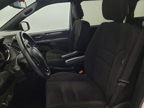 Used 2018 Dodge Grand Caravan SE FWD image 17