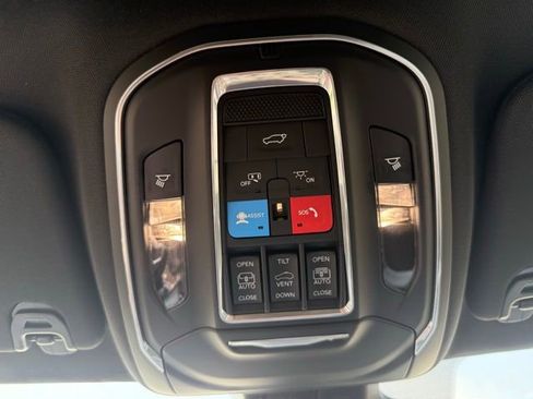 New 2025 Jeep Wagoneer Series III w/ Premium Group I image 21