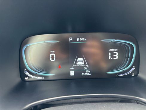 Used 2025 Kia Soul LX w/ LX Technology Package FWD image 38