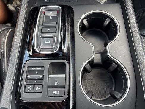 Used 2025 Honda Pilot Elite image 26