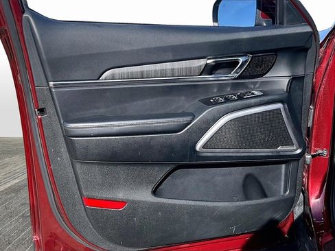 Certified 2024 Kia Telluride EX w/ EX Captain's Chair Package image 18