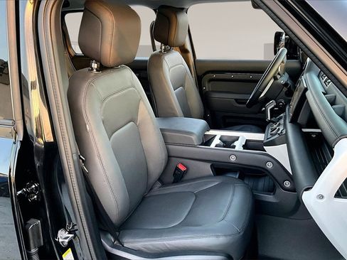 Used 2025 Land Rover Defender 110 S image 27