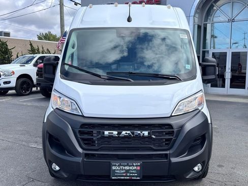 Used 2024 RAM ProMaster 2500 w/ Convenience Group FWD image 2