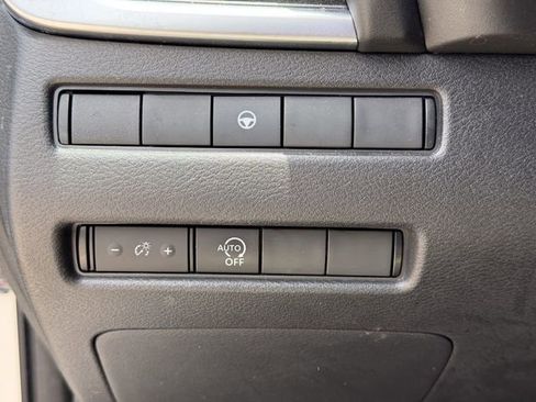 Used 2023 Nissan Rogue SV FWD image 8