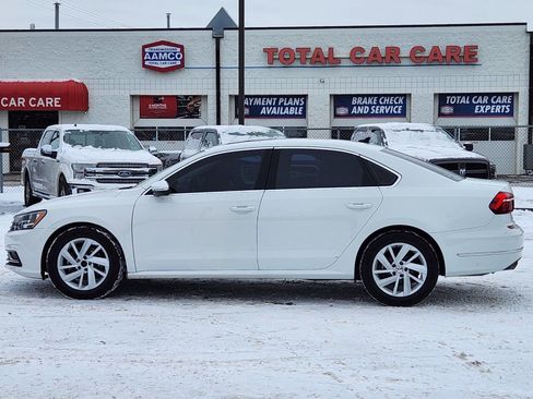 Used 2018 Volkswagen Passat 2.0T SE image 2