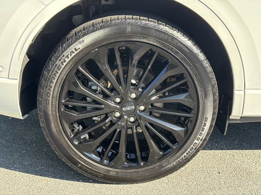 Used 2023 Lincoln Corsair Reserve w/ Equipment Group 202A FWD image 10