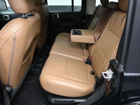 Used 2023 Jeep Wrangler Unlimited Sahara w/ Cold Weather Group AWD/4WD image 29