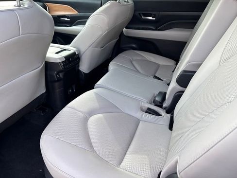 Used 2024 Toyota Grand Highlander AWD Hybrid image 19