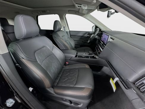 New 2026 Nissan Pathfinder Platinum FWD image 28