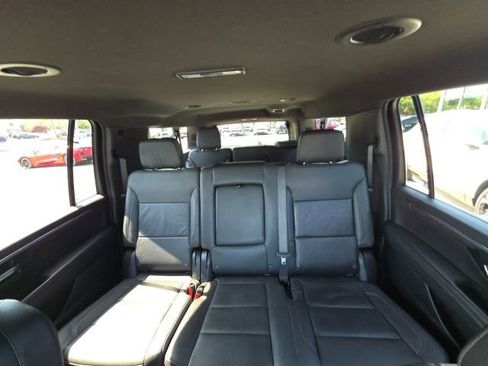 Used 2025 Chevrolet Suburban Z71 AWD/4WD image 29