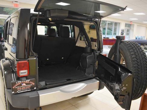Used 2013 Jeep Wrangler Unlimited Sahara w/ Connectivity Group AWD/4WD image 43