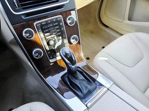 Used 2015 Volvo S60 T5 Premier w/ Convenience Package image 33