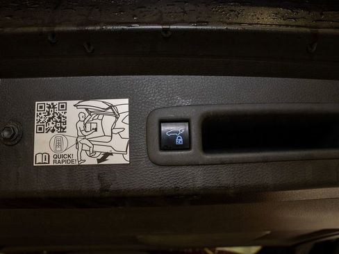 Used 2021 Toyota Sienna XLE image 7