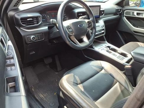Certified 2021 Ford Explorer XLT w/ Equipment Group 202A RWD image 19