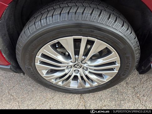 Used 2021 Toyota Venza XLE image 10