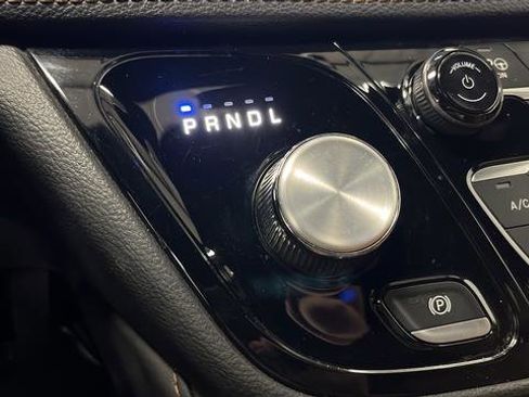 Used 2023 Chrysler Pacifica Pinnacle FWD image 20