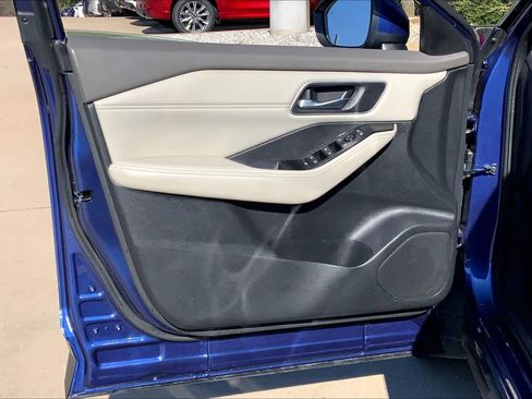 Used 2021 Nissan Rogue SV w/ Premium Package image 19