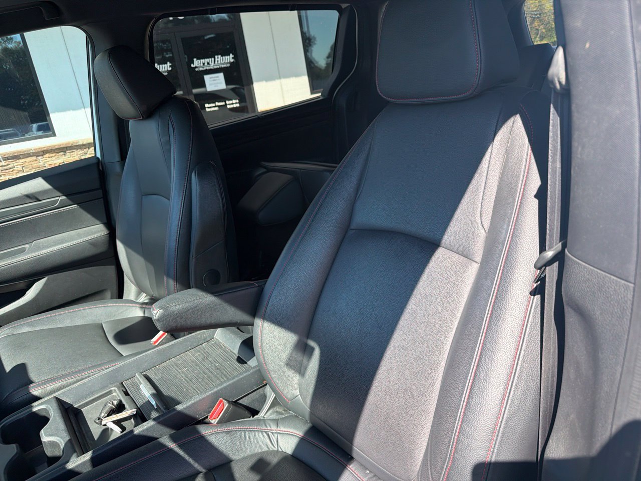 Used 2024 Honda Odyssey Sport image 3