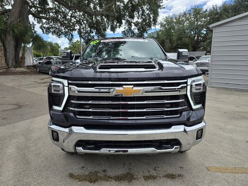 Used 2024 Chevrolet Silverado 2500 LTZ image 9