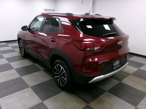 Used 2025 Chevrolet TrailBlazer LT AWD/4WD image 2