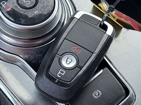 Used 2022 Ford Edge SEL image 19