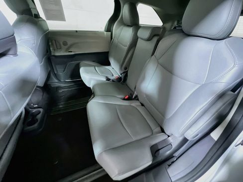 Certified 2023 Toyota Sienna XLE FWD image 22