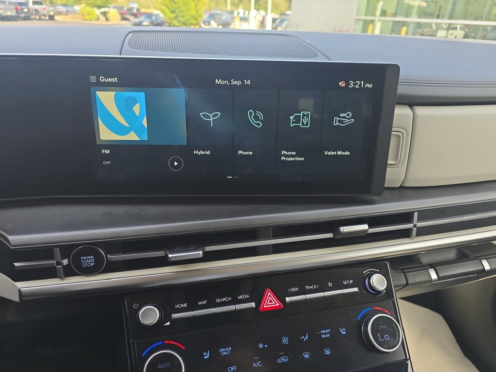 Used 2025 Hyundai Santa Fe SEL FWD image 16