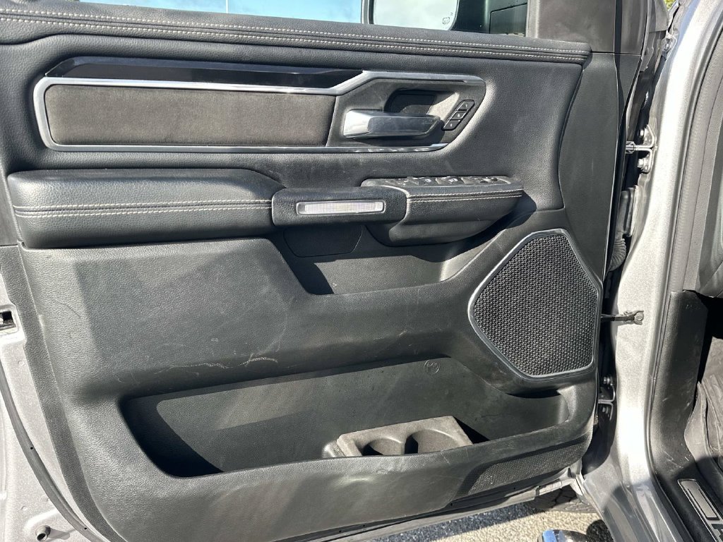 Used 2021 RAM 1500 Laramie w/ Sport Appearance Package AWD/4WD image 18