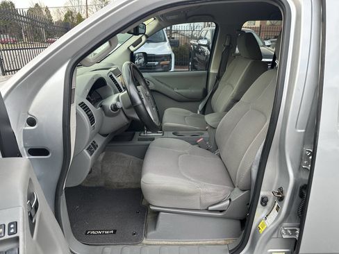 Used 2014 Nissan Frontier SV w/ SV Value Truck Package image 11