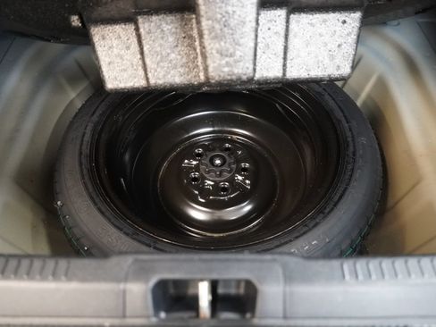 Used 2012 Toyota Camry XLE FWD image 12