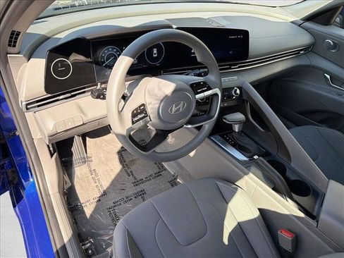 Used 2024 Hyundai Elantra SEL FWD image 13