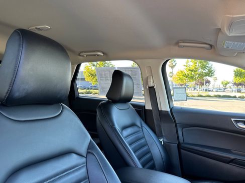 Used 2024 Ford Edge SEL image 19