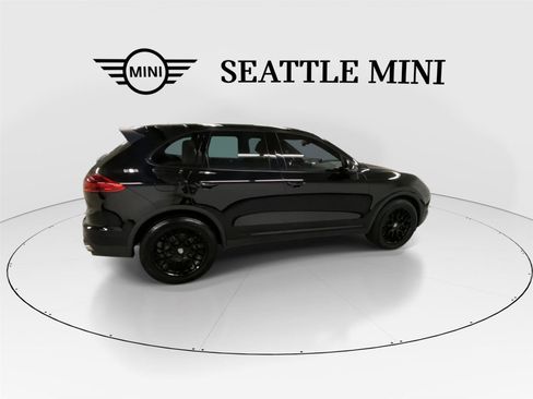 Used 2018 Porsche Cayenne image 12