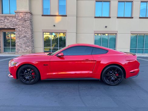 Used 2017 Ford Mustang GT RWD image 2