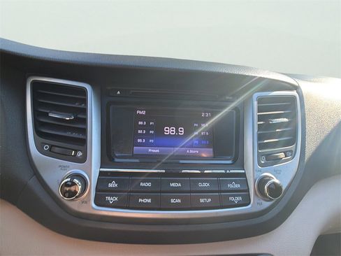 Used 2018 Hyundai Tucson SE image 35