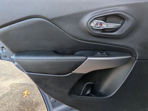 Certified 2021 Jeep Cherokee Limited w/ Elite Package image 31