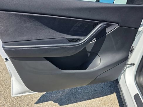 Used 2021 Tesla Model Y Long Range AWD/4WD image 13