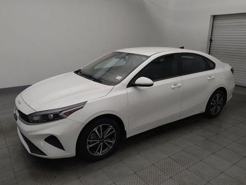 Used 2023 Kia Forte LXS FWD image 2