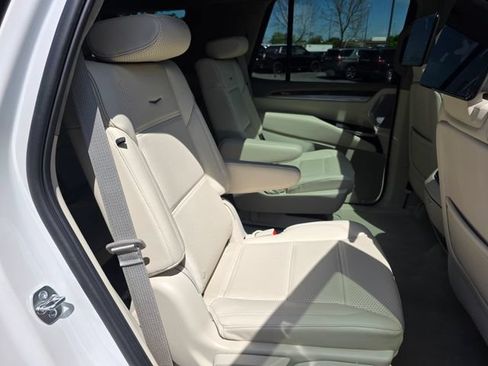 Used 2025 Cadillac Escalade Premium Luxury Platinum AWD/4WD image 15