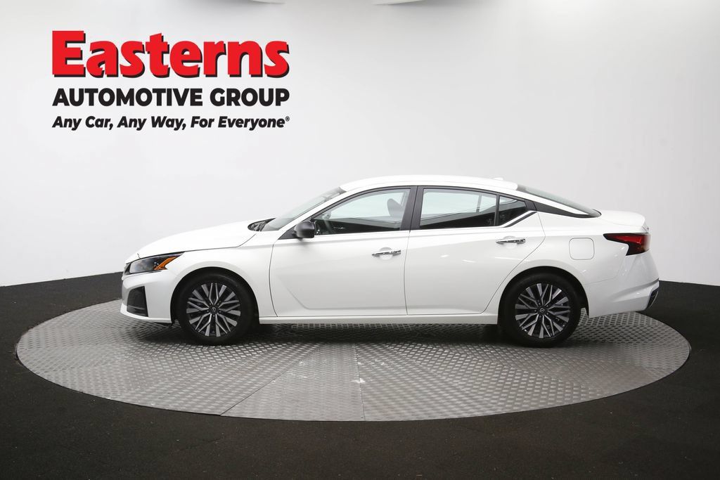 Used 2025 Nissan Altima 2.5 SV FWD image 57