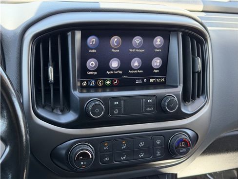 Used 2019 Chevrolet Colorado Z71 AWD/4WD image 39