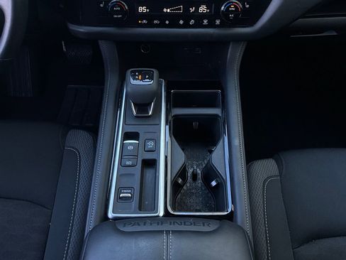 Used 2025 Nissan Pathfinder SV image 16