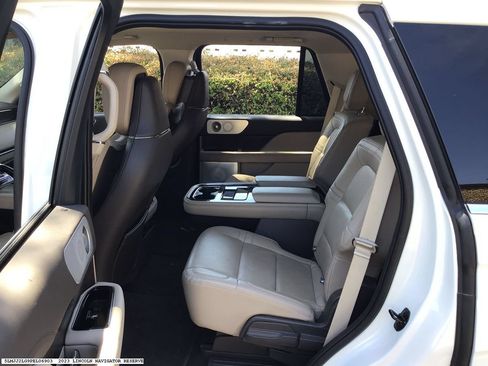 Used 2023 Lincoln Navigator Reserve AWD/4WD image 13