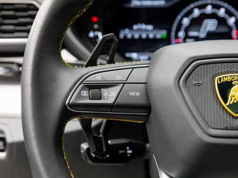 Used 2022 Lamborghini Urus image 31