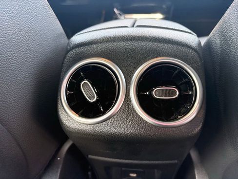 Used 2025 Mercedes-Benz CLA 250 4MATIC image 15