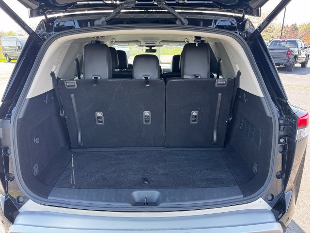 Used 2025 Nissan Pathfinder SL AWD/4WD image 18