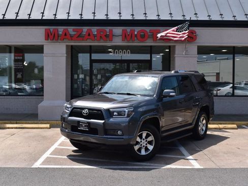 Used 2010 Toyota 4Runner SR5 AWD/4WD image 2