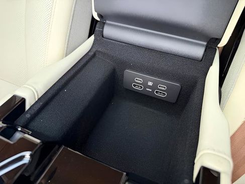 Certified 2024 Land Rover Range Rover SV AWD/4WD image 31