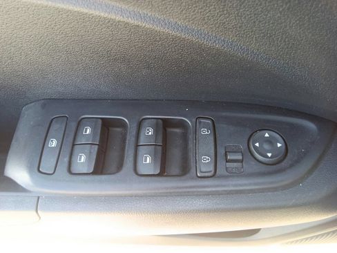 Used 2023 Hyundai Venue SEL w/ Cargo Package FWD image 17