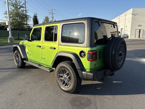 Used 2025 Jeep Wrangler Unlimited Sport AWD/4WD image 7